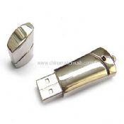 Metal USB birden parlamak yuvarlak yüzey images