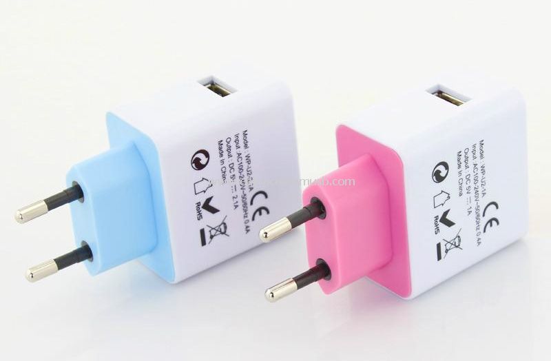 USB Charger dengan steker Uni Eropa