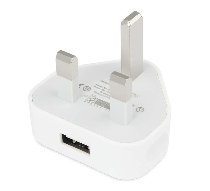 USB bağlantı noktası olan mini şarj cihazı
