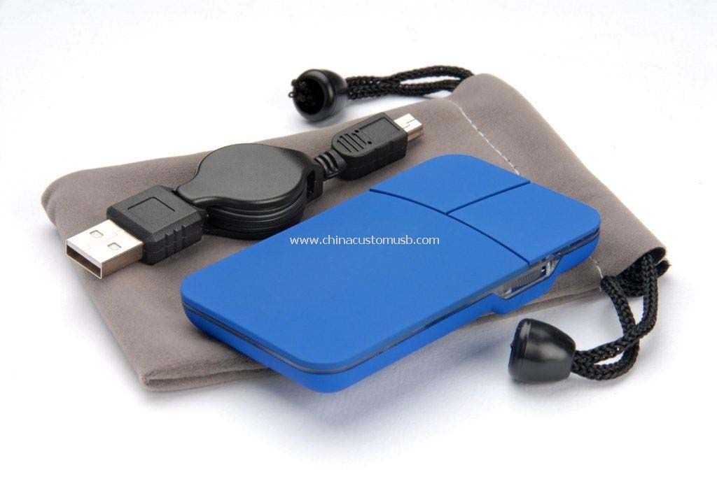 Flat mouse with retractable cord